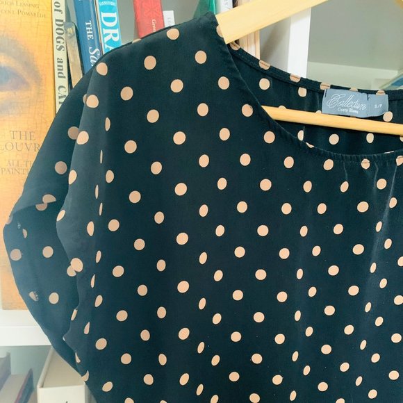 Womens top, easy to style in different ways on different occasions.. - Picture 2 of 2